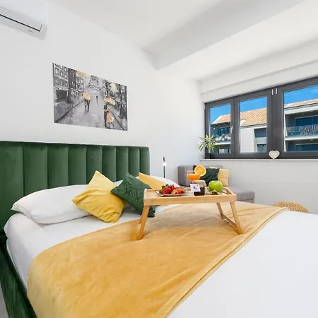 Apartament Skyline Two-bedroom With Balcony *