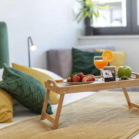 Skyline Two-bedroom With Balcony *