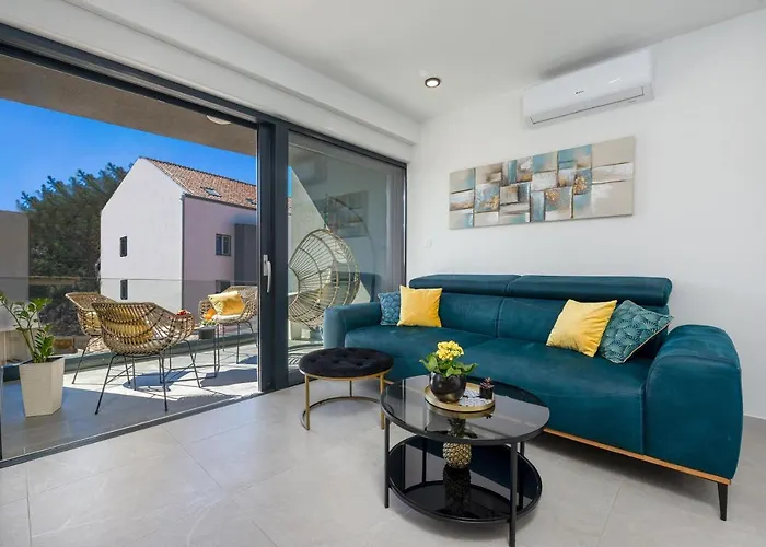 Skyline Two-bedroom With Balcony Apartament *