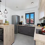 Apartament Skyline Two-bedroom With Balcony