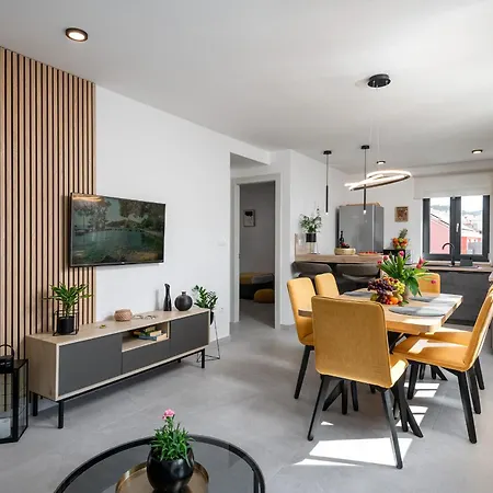 Skyline Two Bedroom With A Balcony Apartmán