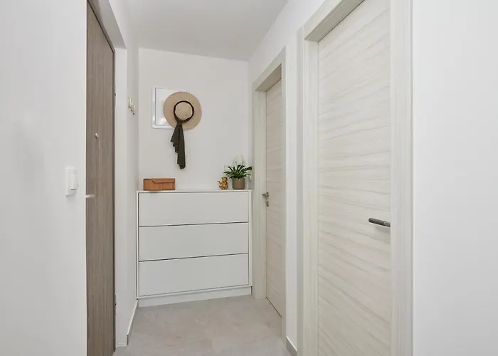 Skyline Two-bedroom With Balcony Apartamento Cavtat