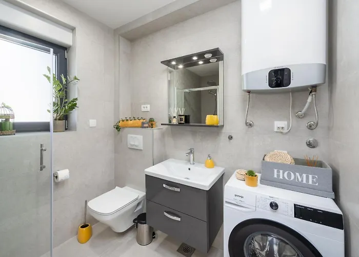 Skyline Two-bedroom With Balcony Apartamento