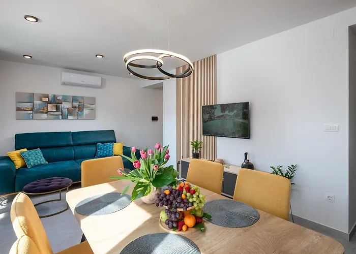 Skyline Two-bedroom With Balcony *