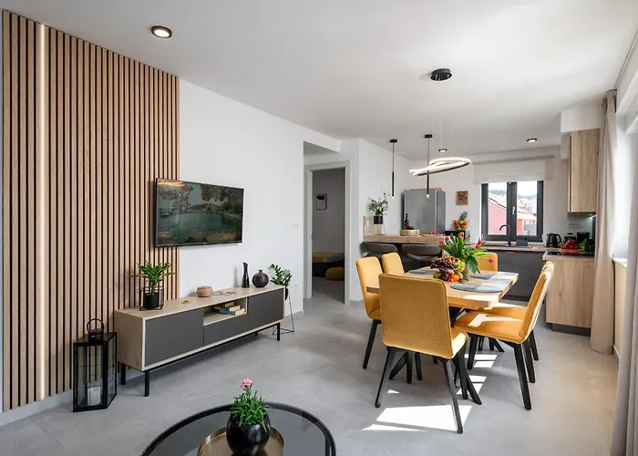 Skyline Two-bedroom With Balcony Apartamento