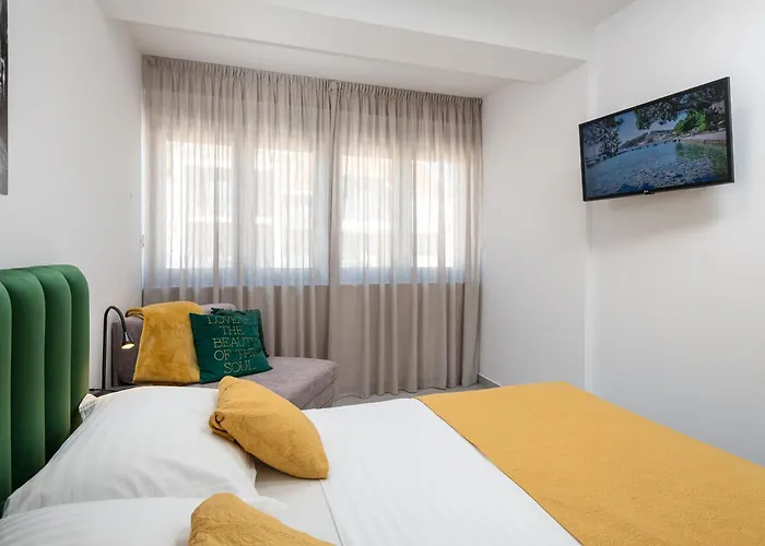 Skyline Two-bedroom With Balcony